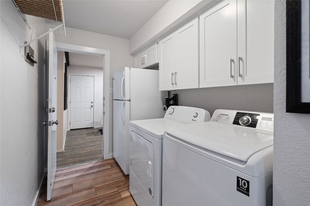 Interior, Washer, Wood Texture Flooring