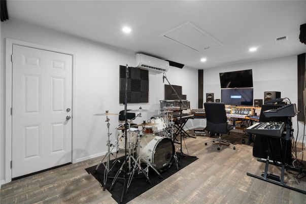 Home Office, Interior, Recessed Lighting, Wood Texture Flooring