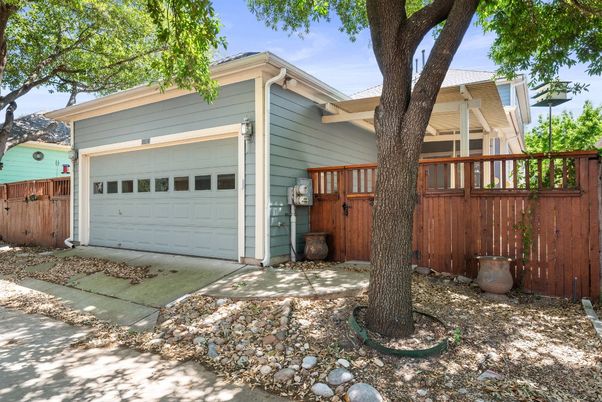 Detached Garage, Exterior