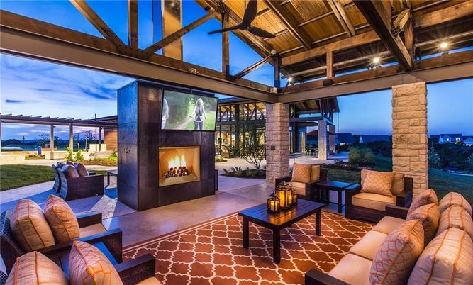 Exterior, Fireplace, Water