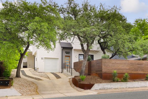 Attached, Exterior, Facade, Cape Cod