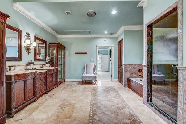 Bathroom, Dual Sink Vanities, Interior, Recessed Lighting