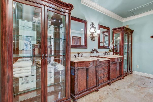 Bathroom, Dual Sink Vanities, Interior