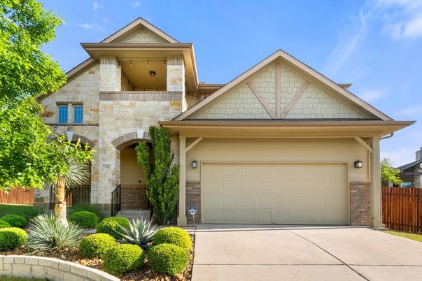 Attached, Exterior, Facade, American Craftsman