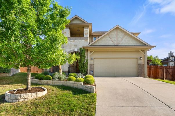 Attached, Exterior, Facade, American Craftsman