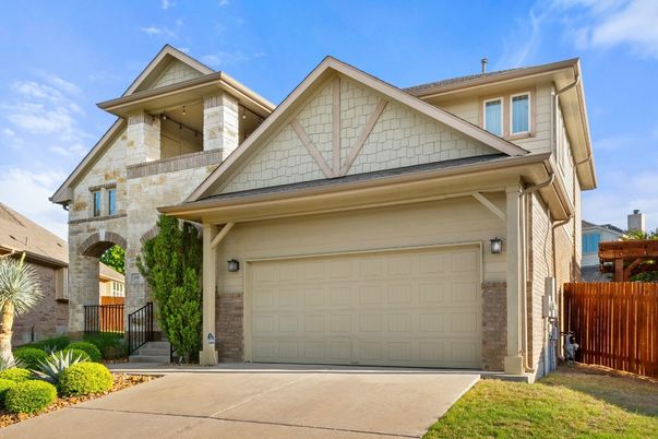 Attached, Exterior, Facade, American Craftsman