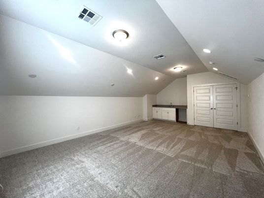 Empty room, Interior, Recessed Lighting