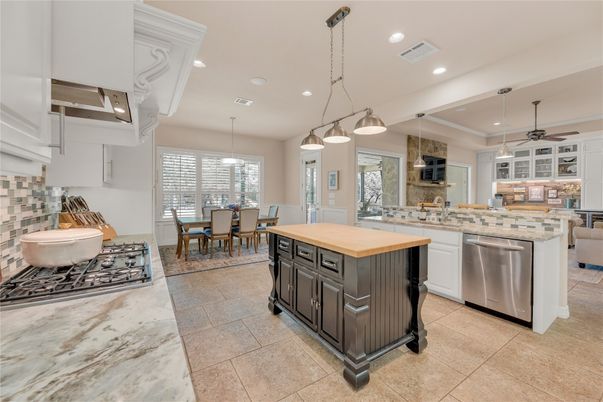 Dining room, Interior, Kitchen, Pendant Lights, Recessed Lighting, Stainless Steel Appliances