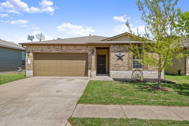 Attached, Exterior, Facade, Ranch
