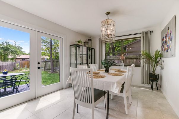 Chandelier, Dining room, Interior