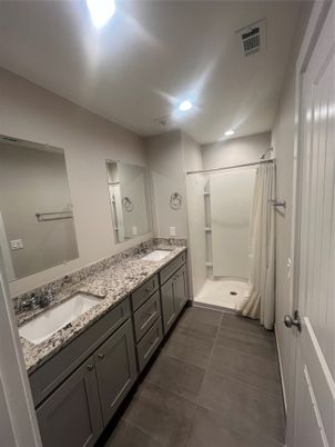 Bathroom, Dual Sink Vanities, Interior, Recessed Lighting