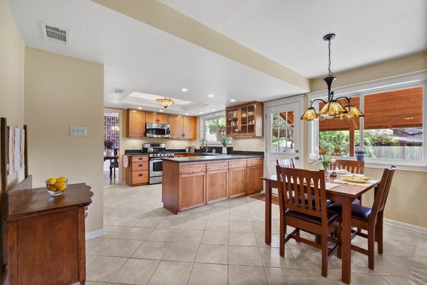 Dining room, Interior, Kitchen, Pendant Lights, Recessed Lighting, Stainless Steel Appliances