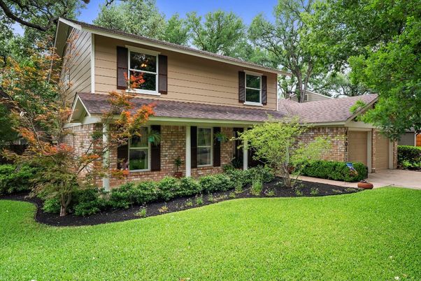 Attached, Exterior, Facade, Brick Facade, Split Level