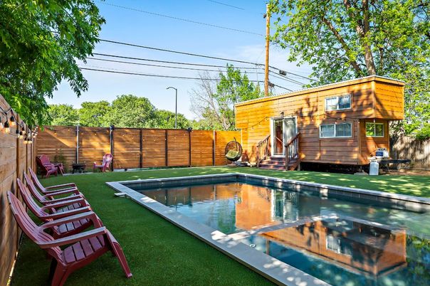 Exterior, Pool