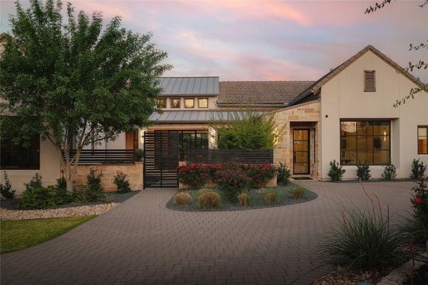 Exterior, Facade, Farmhouse