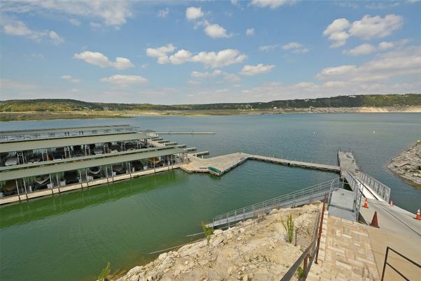 Exterior, Lake
