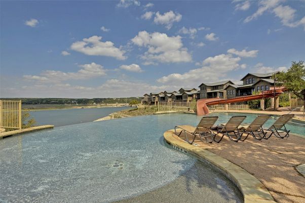 Exterior, Lake