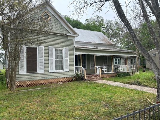 Backyard, Exterior, Facade, Queen Anne Victorian