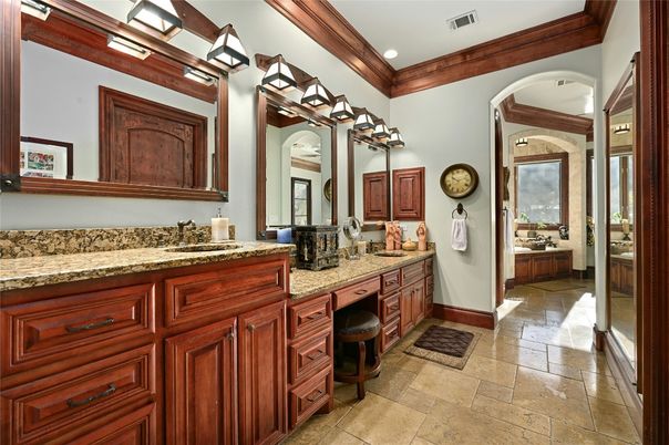 Bathroom, Dual Sink Vanities, Interior, Recessed Lighting