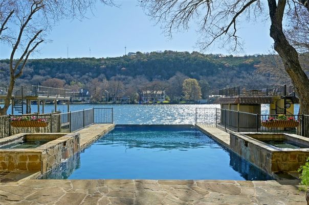 Exterior, Lake