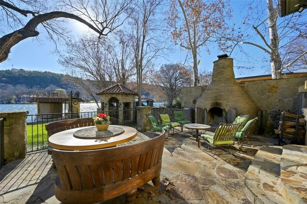 Exterior, Fireplace, Water
