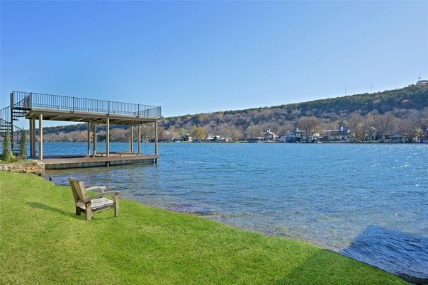 Exterior, Lake