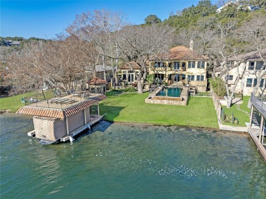Exterior, Lake