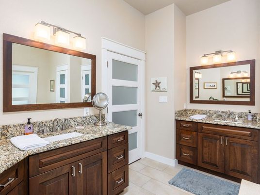 Bathroom, Dual Sink Vanities, Interior