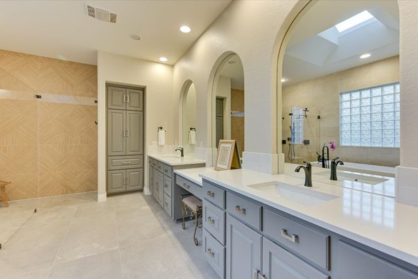 Bathroom, Dual Sink Vanities, Interior, Recessed Lighting