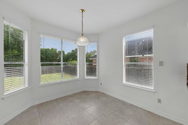 Empty room, Interior, Pendant Lights