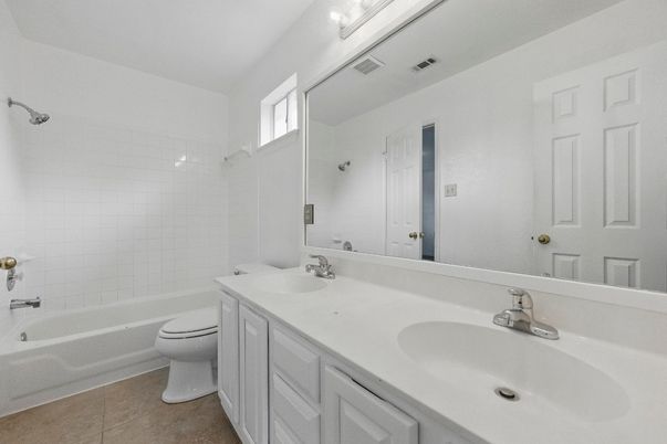 Bathroom, Dual Sink Vanities, Interior