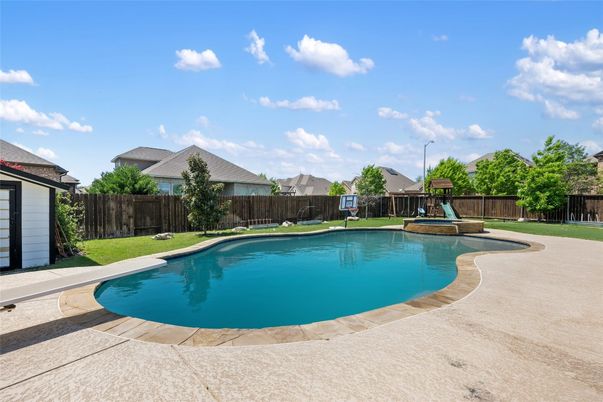 Exterior, Playground, Pool