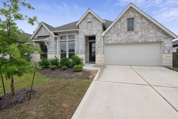 Attached, Exterior, Facade, Brick Traditional