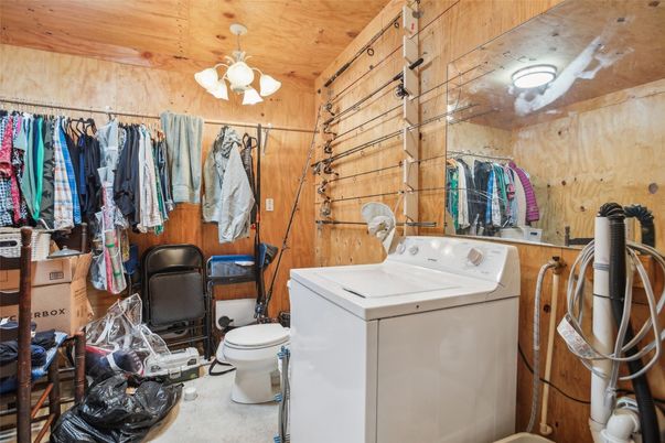 Interior, Washer, Wooden Ceilings, Wooden Walls