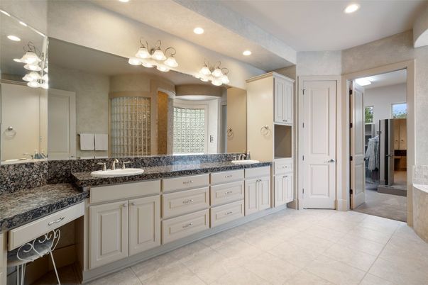 Bathroom, Dual Sink Vanities, Interior, Recessed Lighting