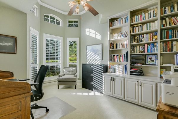 Home Office, Interior