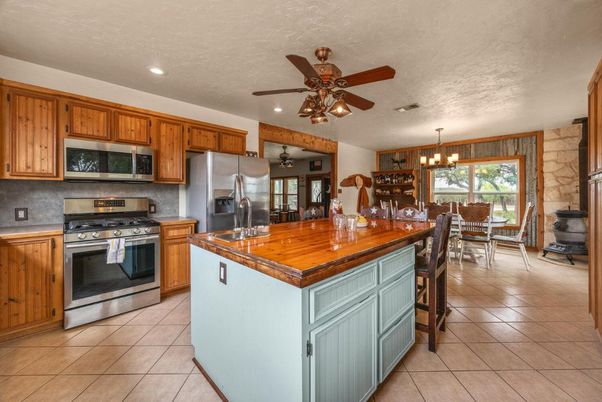 Chandelier, Dining room, Interior, Kitchen, Recessed Lighting, Stainless Steel Appliances
