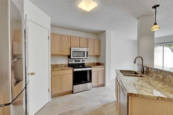 Interior, Kitchen, Pendant Lights, Stainless Steel Appliances