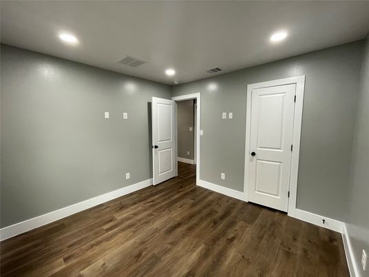 Empty room, Interior, Recessed Lighting, Wood Texture Flooring