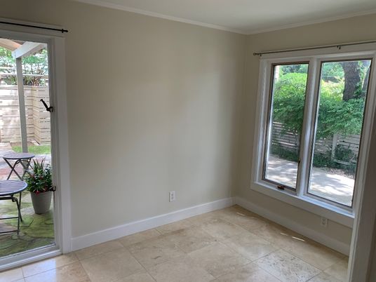 Empty room, Interior