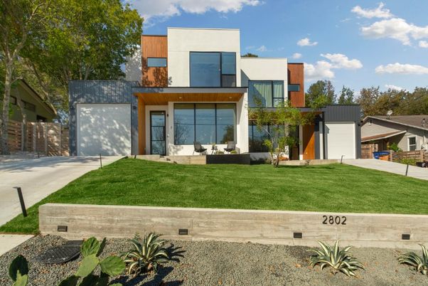Attached, Exterior, Facade, Modern