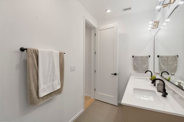 Bathroom, Dual Sink Vanities, Interior, Recessed Lighting