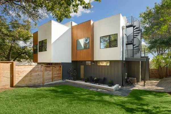 Backyard, Exterior, Facade, Modern