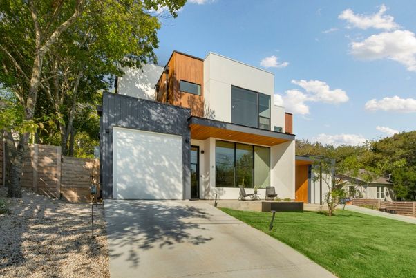 Attached, Backyard, Exterior, Facade, Modern