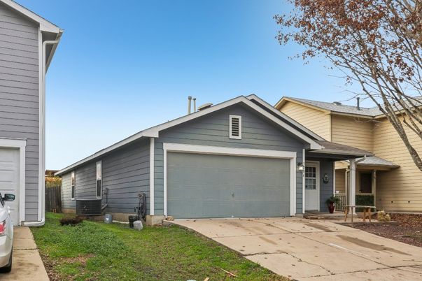 Attached, Exterior, Facade, American Craftsman