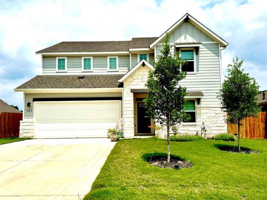 Attached, Exterior, Facade, Farmhouse