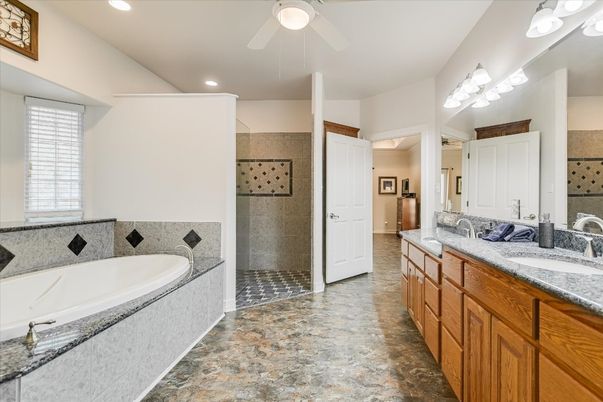 Bathroom, Dual Sink Vanities, Interior, Recessed Lighting