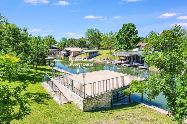 Exterior, Lake