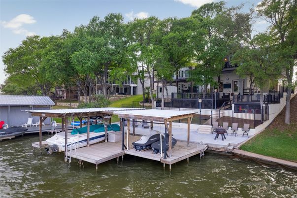 Exterior, Lake
