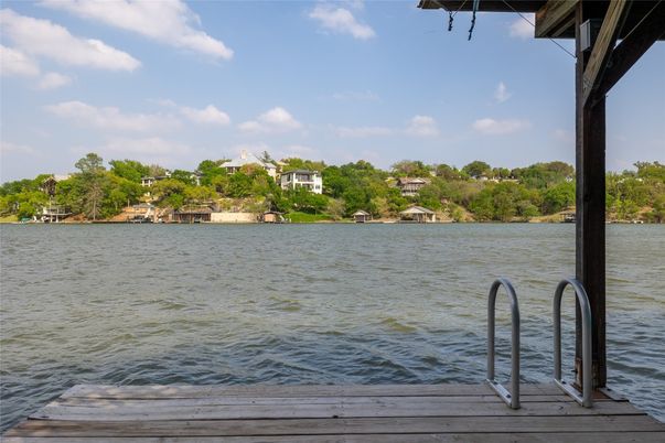 Exterior, Lake